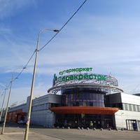 Photo taken at Парковка у ТЦ «Карусель» by Sasha P. on 8/27/2022