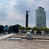 Photo taken at Bundaran Hotel Indonesia (Monumen Selamat Datang) by Rika D. on 6/10/2023