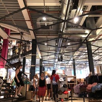 Photo taken at Urban Outfitters by Raúl P. on 7/19/2018