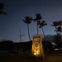 Foto diambil di Duke&amp;#39;s Kauai oleh Klodjana D. pada 8/16/2023