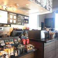 Photo taken at Starbucks by Yuri Z. on 8/27/2017