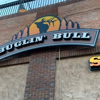 Снимок сделан в Buglin&amp;#39; Bull Restaurant and Sports Bar пользователем Brian R. 7/3/2020