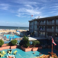 Das Foto wurde bei Flagship Oceanfront Hotel von Tee A. am 8/4/2016 aufgenommen