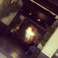 hollister valley plaza