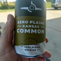 Foto tirada no(a) Aero Plains Brewing por Mike B. em 5/18/2018