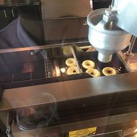 12/1/2017 tarihinde Chris L.ziyaretçi tarafından Masterpiece Donuts &amp;amp; Coffee+'de çekilen fotoğraf