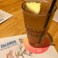 Photo taken at Islands Restaurant by Kenny B. on 10/23/2016