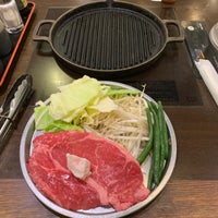 Photo taken at 肉屋の正直な食堂 神田神保町店 by Yuukou on 11/13/2018