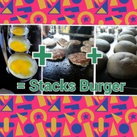 Foto tirada no(a) Stacks Burger por Andy Y. em 6/7/2013