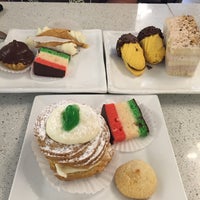 Das Foto wurde bei Palermo&amp;#39;s Cafe &amp;amp; Bakery von Carol R. am 7/31/2016 aufgenommen