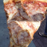 Снимок сделан в Michael Angelo&amp;#39;s Pizza пользователем Debbie S. 9/22/2012