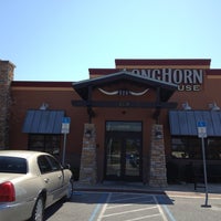 Photo taken at LongHorn Steakhouse by Scary S. on 3/29/2013