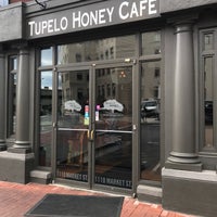 รูปภาพถ่ายที่ Tupelo Honey โดย Zac W. เมื่อ 1/27/2017