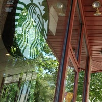 Photo taken at Starbucks by Orlando G. on 7/26/2013