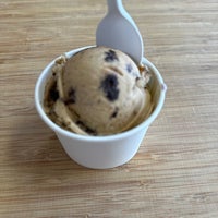 10/21/2023 tarihinde Kristin M.ziyaretçi tarafından Bev&amp;#39;s Homemade Ice Cream'de çekilen fotoğraf