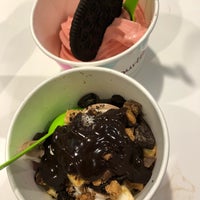 Photo taken at Yogurtland by Momreen on 2/3/2018