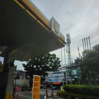 Photo taken at Shell by Satya W. on 10/8/2022