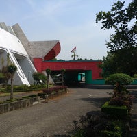 Photo taken at Pusat Peragaan IPTEK by Satya W. on 10/15/2017