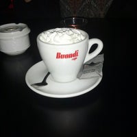 Foto tomada en Oeiras Lounge  por Samuel M. el 5/24/2013