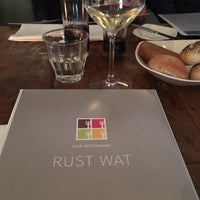 Foto tirada no(a) Cafe Restaurant Rust Wat por Désirée G. em 1/3/2016