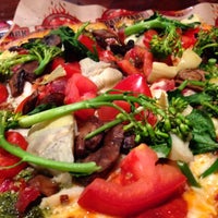 Foto scattata a Trademark Pizza Company da Andrew B. il 8/17/2014