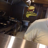 4/11/2014에 Freddy S.님이 Restaurant Arepas에서 찍은 사진