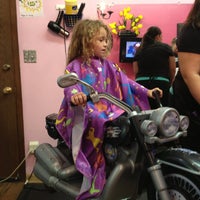 9/14/2013 tarihinde Janie M.ziyaretçi tarafından Hair Salon for Kids'de çekilen fotoğraf