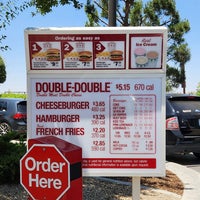 Photo taken at In-N-Out Burger by Chris G. on 6/28/2023