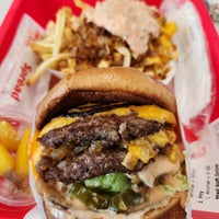 Photo taken at In-N-Out Burger by Chris G. on 7/28/2023