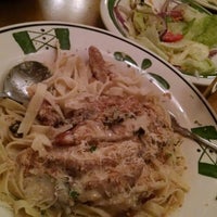 Photo taken at Olive Garden by Lisa M. on 11/6/2014
