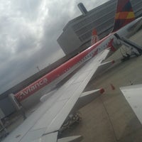 Photo taken at Voo Avianca O6 6218 by Ralyson S. on 10/5/2014