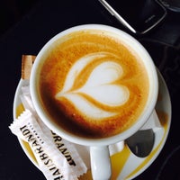 Photo taken at Bridge speciality coffee &amp;amp; snack by Elenakisou on 11/14/2014