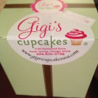 Снимок сделан в Gigi&amp;#39;s Cupcakes пользователем Kristen J. 12/29/2012
