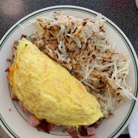 Photo taken at Hubbard Avenue Diner by Ben L. on 10/31/2021