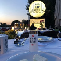 Снимок сделан в Lakerda Balık Restaurant пользователем Aycan E. 7/24/2022