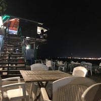 Foto tirada no(a) Dolphin View Café por HaXaN em 4/18/2017