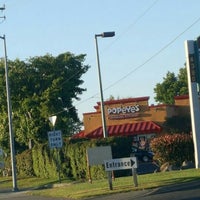 Photo taken at Popeyes Louisiana Kitchen by Sheryl K. on 7/5/2016