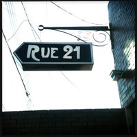 รูปภาพถ่ายที่ Rue 21 โดย Ernesto M. เมื่อ 11/29/2012