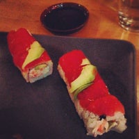 Foto diambil di Sushi Sam oleh Jordan M. pada 1/4/2014