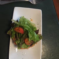 Foto tirada no(a) Salade Délice por Adri L. em 2/25/2017
