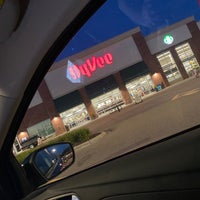 Foto tirada no(a) Hy-Vee por Josh B. em 8/4/2020