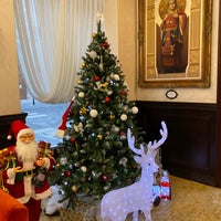 Photo taken at Hotel Caruso by lanikai_peach on 12/27/2019