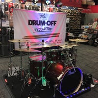 Photo taken at Guitar Center by Talita S. on 8/13/2016