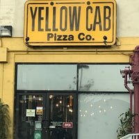 Foto scattata a Yellow Cab Pizza Co. da Len P. il 5/29/2018