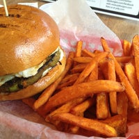 Photo taken at P.S. Burgers by Claire 🐻 O. on 1/28/2013