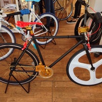 Photo taken at SINGLE SPEED 原宿店 by Jun Y. on 10/7/2013