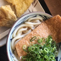 Photo taken at 丸亀製麺 テラッセ納屋橋店 by あきや a. on 5/7/2022