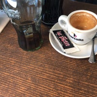 Photo taken at Le Petit Caffé by Makbule SELiM VARDARCI on 9/26/2018