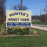 Снимок сделан в Hunter&amp;#39;s Honey Farm пользователем Jessica U. 3/29/2016