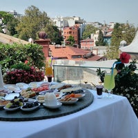Photo taken at Ottoman Hotel Imperial Istanbul by Ayşegül K A. on 9/10/2016